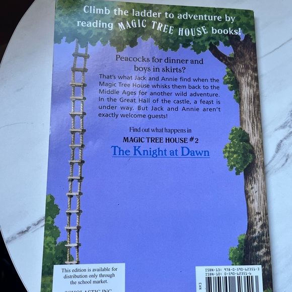 Magic treehouse the knight at dawn Play Mary Pope Osborne kids books - Picture 2 of 2